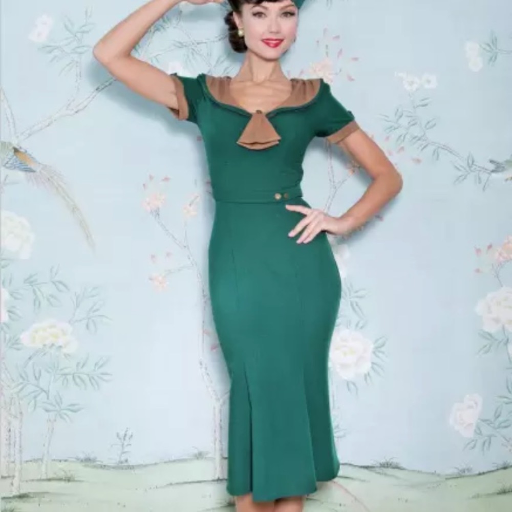 Stop staring raileen Forrest green dress